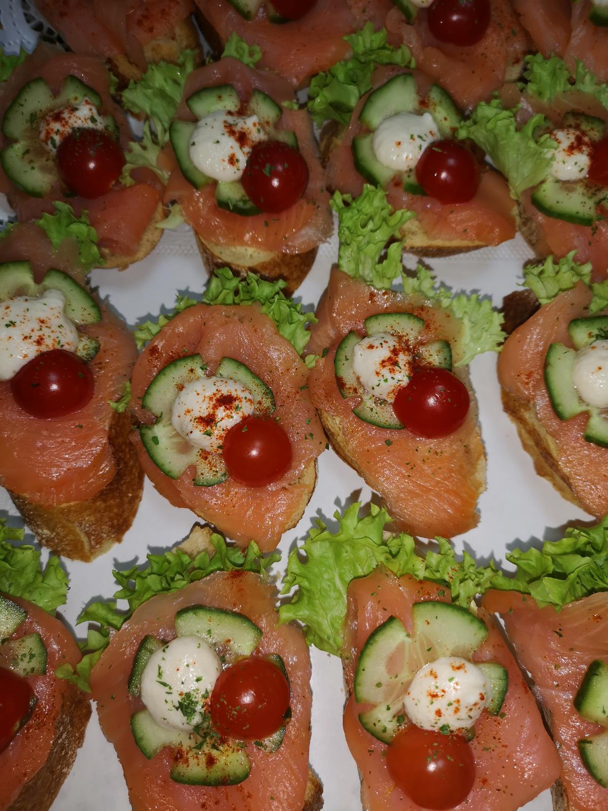 Canapés mit Lachs und Forelle - Millers Catering GmbH